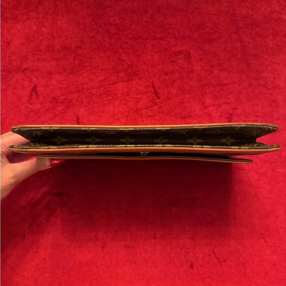 💯Guaranteed Authentic Louis Vuitton Monogram Clutch - Picture 4 of 9
